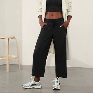 Athleta NWT Avenue Wide Leg Crop Pant Lightweight Stretch Bottoms Black
